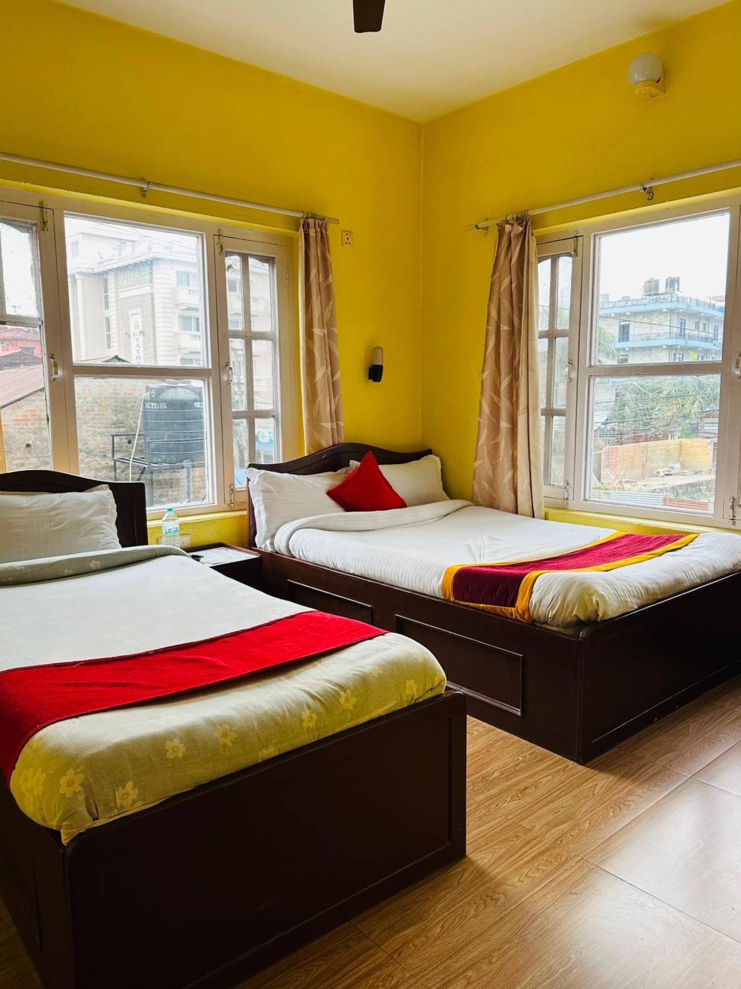 Hotel The Billabong Garden Pokhara Exterior foto